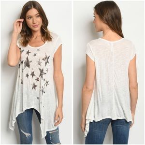 🆕Distressed star print asymmetrical top